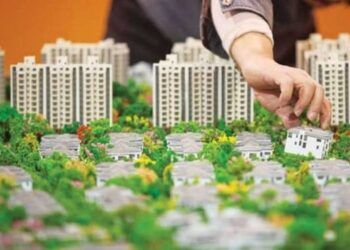 Nhà đất ào ạt cắt lỗ gấp, có nên 'bắt đáy' đầu tư?