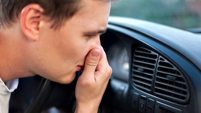 Những mùi hôi xuất phát từ điều hòa trên ô tô