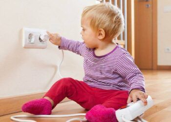 Những nơi nguy hiểm trong nhà bố mẹ không nên để con ở một mình