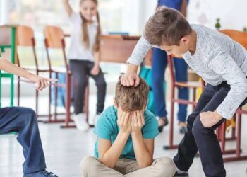 Những việc cha mẹ nên làm để bảo vệ con khỏi bắt nạt ở trường học