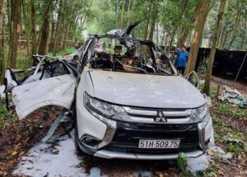 Ô tô 7 chỗ bốc cháy, tài xế bị bỏng toàn thân rồi tử vong