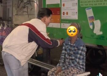 Phẫn nộ TikToker làm từ thiện nhưng gọi người lớn tuổi là 'bà già nghèo khổ'