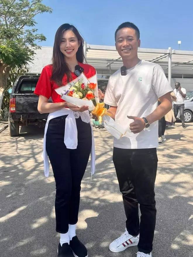 Quang Linh Vlog công khai thể hiện tình cảm với Hoa hậu Thùy Tiên?