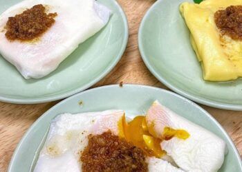 Săn tìm bánh cuốn trứng béo ngậy xứ Lạng, ăn bao nhiêu cũng không thấy đủ