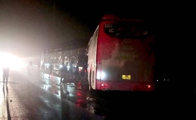 Tài xế và phụ xe khách tử vong trên cao tốc Nội Bài - Lào Cai