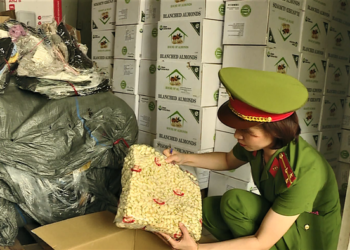 Tạm giữ gần 2 tấn hạnh nhân, hạt dẻ không rõ nguồn gốc sắp bán ra thị trường dịp Tết