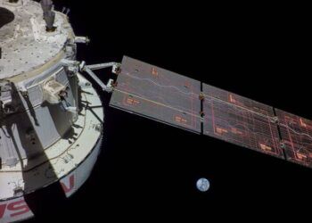 Tàu của NASA lập kỷ lục mới về tàu vũ trụ chở người bay đạt khoảng cách xa Trái đất nhất