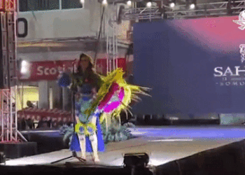 thi sinh hoa hau bi dien giat ban nguoi ngay tren san khau Mexico: Thí sinh hoa hậu bị điện giật bắn người ngay trên sân khấu Thí sinh hoa hậu bị điện giật bắn người ngay trên sân khấu