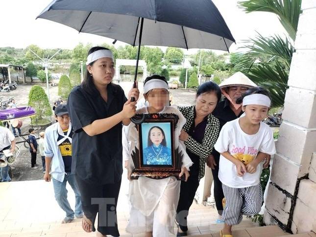 Tột cùng nỗi đau trong tang lễ người phụ nữ bị đánh chết trong khách sạn ở Cà Mau