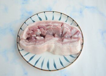 Trời lạnh làm món thịt ba chỉ chiên cay nóng hổi thơm ngon ăn cơm thì quá hợp!