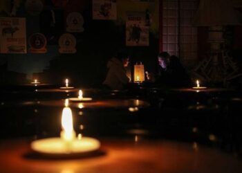 Tuyết rơi dày ở Kiev, cả Ukraine cấp điện luân phiên