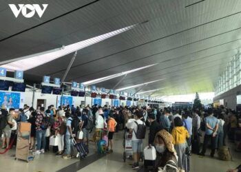 Vé máy bay Tết Quý Mão 2023 tăng "chóng mặt", nhiều đường bay hết chỗ