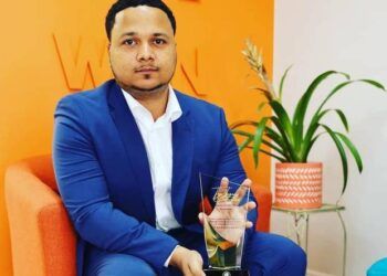 vuot qua nghich canh dua tre tung bi bo roi o bai rac tro thanh trieu phu n Triệu phú nổi tiếng nhất nước Mỹ từng bị bỏ rơi ở bãi rác Vượt qua nghịch cảnh, đứa trẻ từng bị bỏ rơi ở bãi rác trở thành triệu phú nổi tiếng nhất nước Mỹ