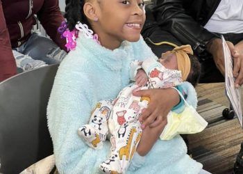 be gai 10 tuoi tu tay do de cho me ngay tai nha ‘chau da rat so Cô bé 10 tuổi tự tay đỡ đẻ cho mẹ tại nhà trong lúc đợi bác sĩ đến Bé gái 10 tuổi tự tay đỡ đẻ cho mẹ ngay tại nhà: ‘Cháu đã rất sợ’