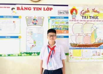 bo truong gddt tang bang khen hoc sinh lop 7 cuu nguoi thoat duong ray tau hoa Bộ trưởng GD&ĐT trao bằng khen cho học sinh lớp 7 cứu người thoát đường ray tàu hoả ở Quảng Ninh Bộ trưởng GD&ĐT tặng bằng khen học sinh lớp 7 cứu người thoát đường ray tàu hoả