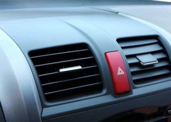 Cách xử trí khi ô tô kẹt chân ga