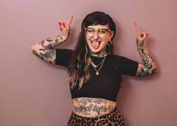 Có 200 hình xăm trên người, cô gái thường xuyên bị quấy rối