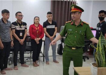 Có 3 luật sư tham gia điều hành công ty gọi điện chửi bới đòi nợ