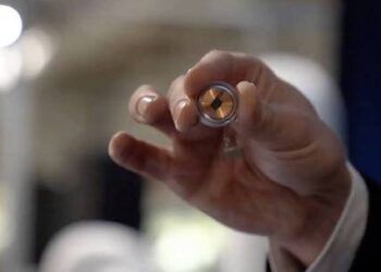 Có thể thử nghiệm cấy chip vào não người trong 6 tháng tới