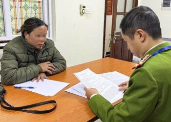 Công an xử phạt người phụ nữ bán 80.000 đồng một củ khoai nướng