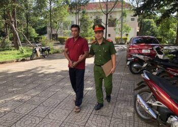 da bat duoc doi tuong ban nhieu co gai tre dep ra nuoc ngoai Đắk Nông: Đã bắt được đối tượng bán nhiều cô gái trẻ đẹp ra nước ngoài Đã bắt được đối tượng bán nhiều cô gái trẻ đẹp ra nước ngoài