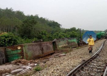 Đánh bom làm lật tàu chở hàng ở miền Nam Thái Lan