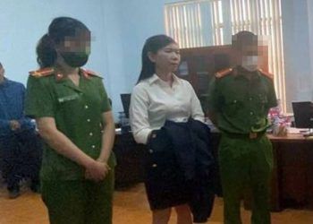 Đình chỉ công tác đội trưởng cơ quan thuế nhận hối lộ