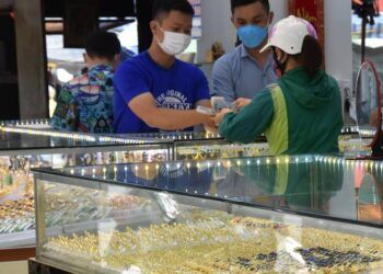 Giá vàng hôm nay 3-12: Rơi thẳng đứng rồi bất ngờ lao lên