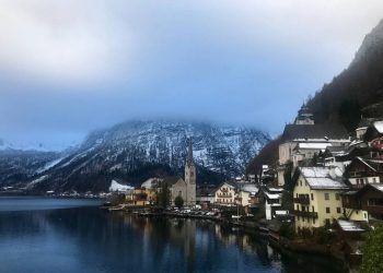 Hallstatt - Ngôi làng cổ trên thiệp Giáng sinh