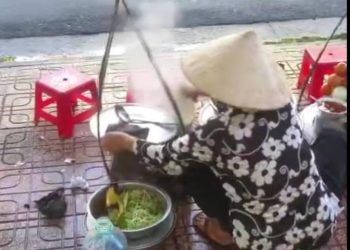 Khánh Hoà: Người bán bún đổ thức ăn thừa vào nồi nước dùng