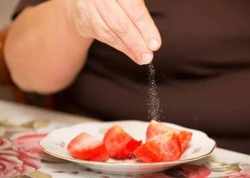 Không muốn sức khỏe ngày càng yếu đi, bỏ ngay 8 thói quen ăn uống âm thầm "bào mòn" khả năng miễn dịch này