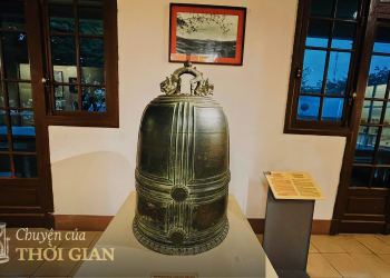 Kỳ lạ quả chuông độc bản 3 lần vùi mình dưới đáy biển sâu