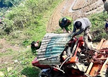 Máy cày lao xuống mương nước, người điều khiển tử vong
