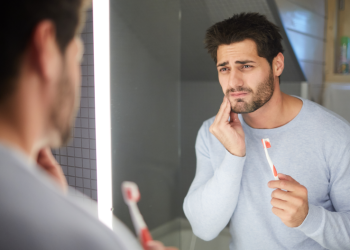 Mùa đông nên đánh răng bằng nước nóng hay nước lạnh?