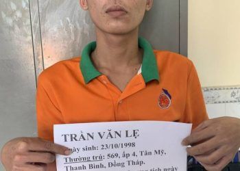 Nam công nhân kêu người chặn xe đánh quản lý công ty