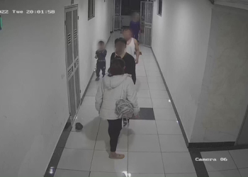 Nam thanh niên hành hung trẻ em do "đè nút đóng cửa thang" gây bức xúc