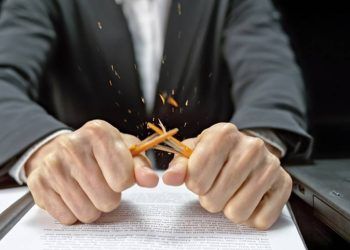 Ngoài tuổi tác còn có 2 nguyên nhân khiến sức khỏe đàn ông suy giảm, sau 35 nên đề phòng