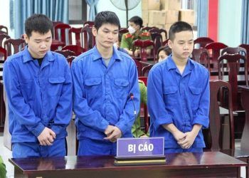 nhan vien karaoke ngoi tu vi ban ma tuy cho khach kiem loi 50 nghin dong Ngồi tù vì bán ma túy cho khách kiếm lợi... 50 nghìn đồng Nhân viên karaoke ngồi tù vì bán ma túy cho khách kiếm lợi... 50 nghìn đồng