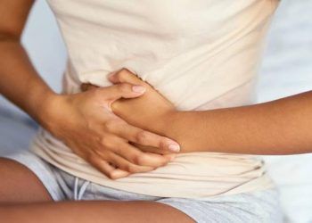 Những dấu hiệu sớm cảnh báo ung thư buồng trứng dễ bị bỏ qua