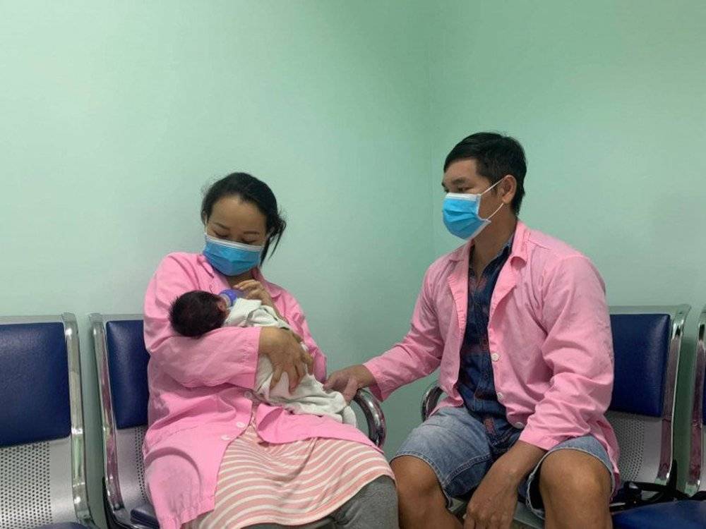 Những mẹ bầu bỗng chuyển dạ sớm, đẻ rơi, 'thoát hiểm' một cách ngoạn mục