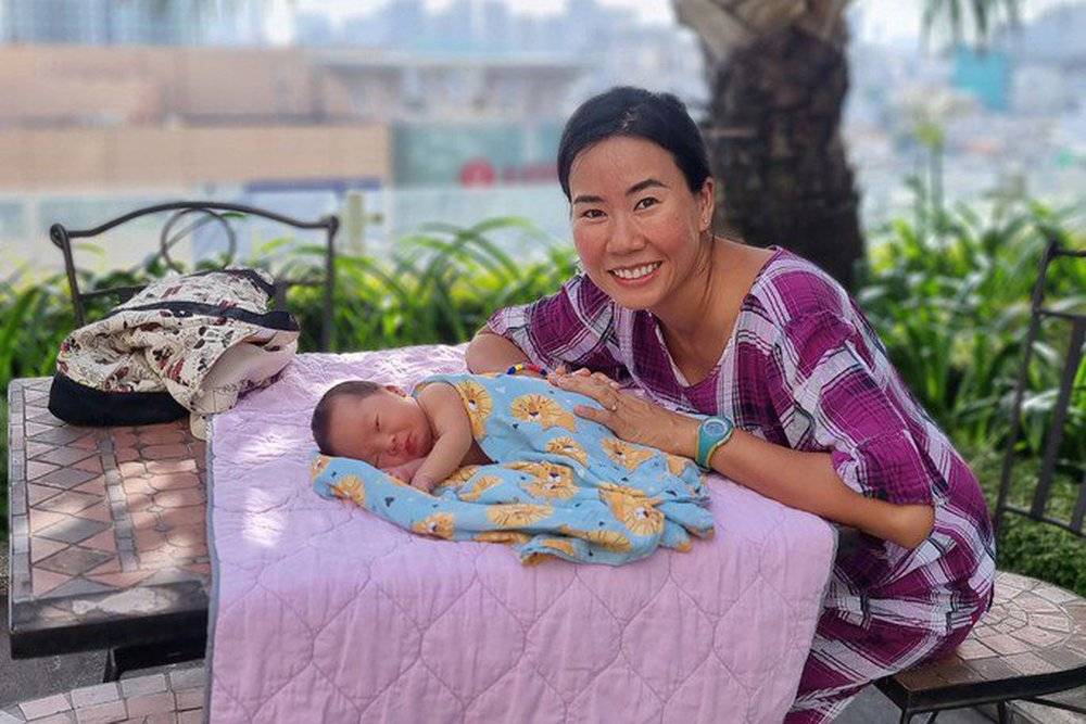 Những mẹ bầu bỗng chuyển dạ sớm, đẻ rơi, 'thoát hiểm' một cách ngoạn mục