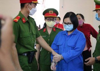 Nữ sinh đầu độc cha bằng chất độc xyanua lãnh án chung thân