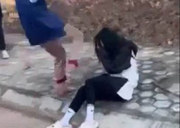 Nữ sinh Hải Dương bị chặn đánh dã man, quay clip đưa lên mạng