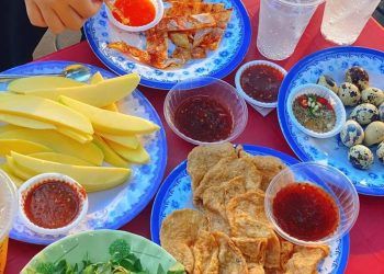 'Quên lối về' với chả cá cuốn rau răm, món ăn vặt đặc sản ở Bình Định