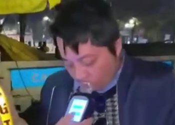 Tài xế 'ma men' tự xưng cảnh sát cơ động, đe dọa tổ công tác