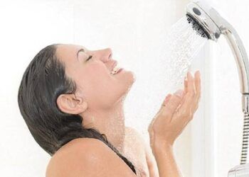 Tắm mùa lạnh, cần lưu ý kỹ những điều sau kẻo đau đầu, đột tử