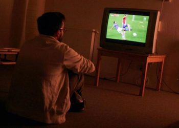 thau dem xem world cup chang trai 26 tuoi bi chan doan liet mat Trung Quốc: Nam thanh niên bị liệt mặt vì thức đêm xem World Cup Thâu đêm xem World Cup, chàng trai 26 tuổi bị chẩn đoán liệt mặt