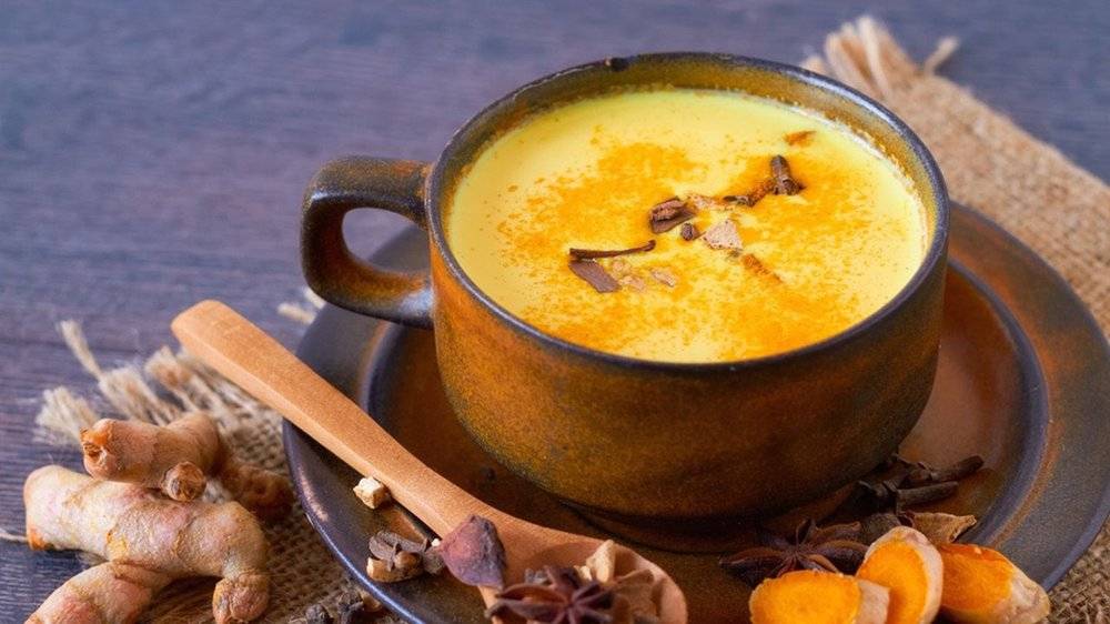Thay đổi bất ngờ sau 7 ngày uống sữa nghệ trước khi ngủ