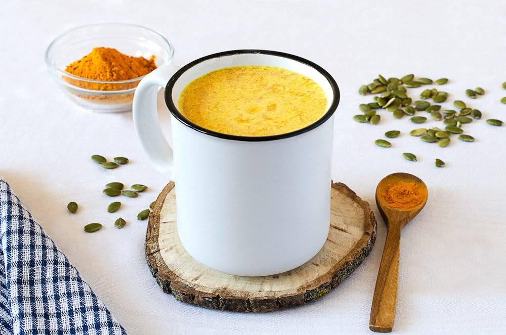 Thay đổi bất ngờ sau 7 ngày uống sữa nghệ trước khi ngủ