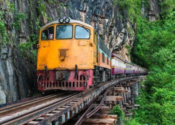 thiet mang vi co selfie tren duong sat tu than o thai lan Du khách tử vong vì cố selfie trên 'đường sắt tử thần' ở Thái Lan Thiệt mạng vì cố selfie trên 'đường sắt tử thần' ở Thái Lan